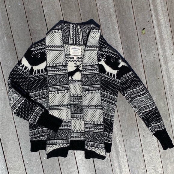 Cambridge Dry Goods | Lambswool Holiday Sweater - Picture 1 of 3